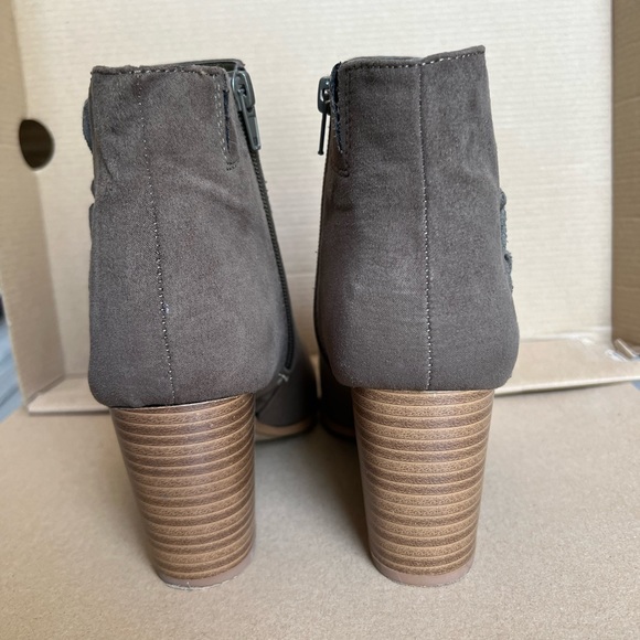 Fergalicious by Fergie size 8.5 medium - Picture 3 of 4